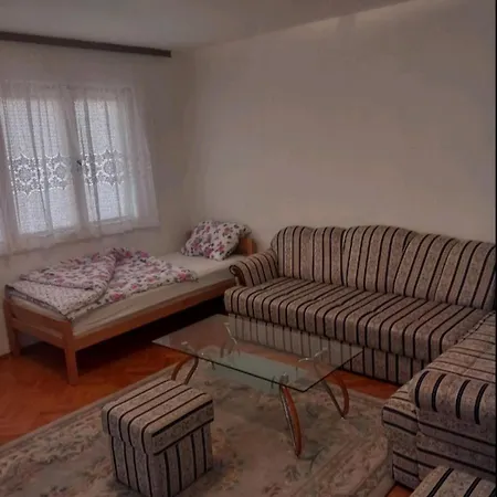 Selma Apartment *